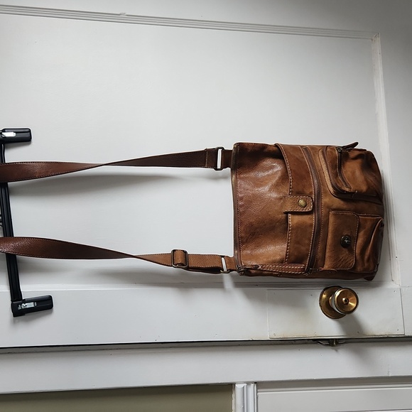 Vintage Roots Villager Crossbody - Picture 2 of 6